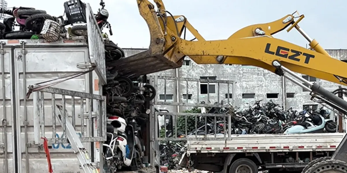 Фронтальный погрузчик для свалки