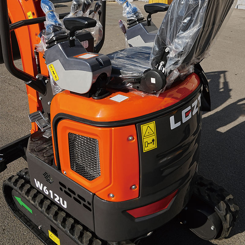 Компактный экскаватор