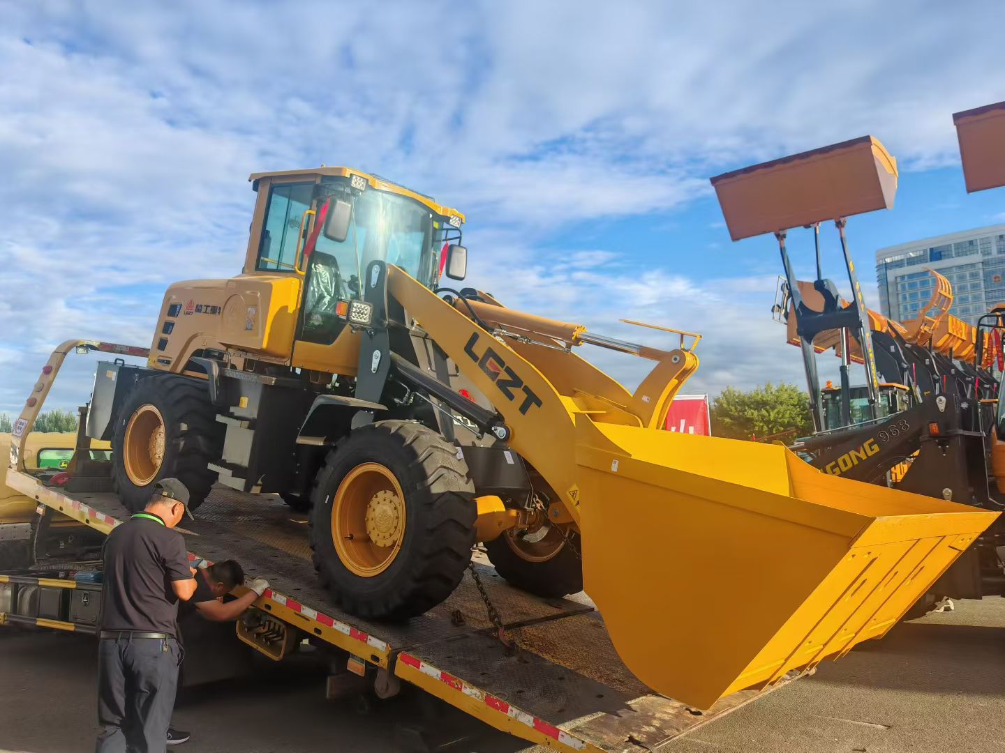 Compact loader Compact loader